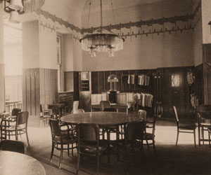 Intérieur du Café Arco : Lemaire Gérard-Georges, Franz Kafka à Prague, Paris, Edition du Chêne, 2002