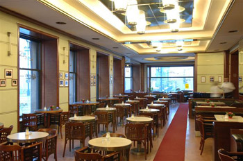 Photographie de l’intérieur du Café Slavia : site Avant-Garde Prague