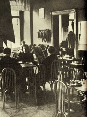 Photographie de clients du Café Union en pleine lecture, Jähn, Karl-Heinz, Das prager Kaffehaus, Berlin, Volk und Welt, 1990